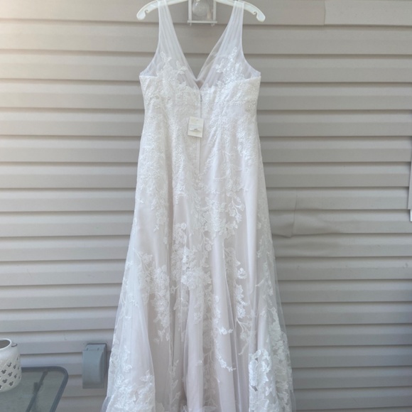 Oleg Cassini Wedding Dress - Picture 4 of 6